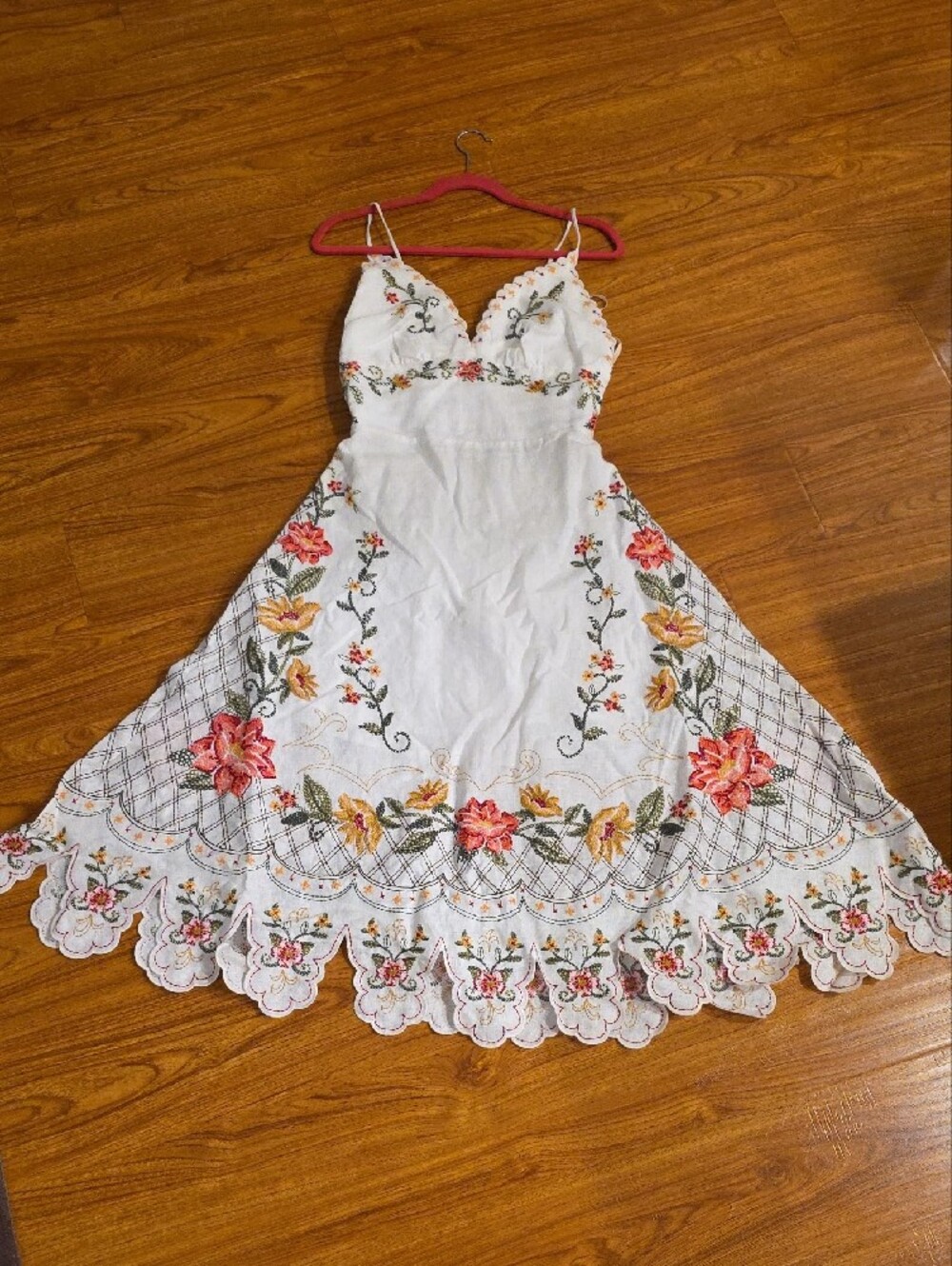 White Floral Embroidered V-Neck Midi Dress - Picture 4 of 6